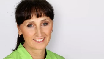 Dr. Irina Brzenska